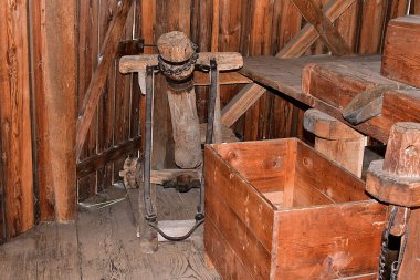 Sibiuortaçağ su değirmenindeki ortaçağ su değirmeni taş ya da ahşap direklerle desteklenen bir değirmendir. Değirmen taşlarını güden bir tekerleği vardır ve su kaynağı da bir kanalda üretilir.