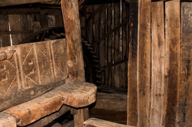 Sibiuortaçağ su değirmenindeki ortaçağ su değirmeni taş ya da ahşap direklerle desteklenen bir değirmendir. Değirmen taşlarını güden bir tekerleği vardır ve su kaynağı da bir kanalda üretilir.