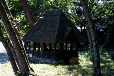 Sibiuortaçağ su değirmenindeki ortaçağ su değirmeni taş ya da ahşap direklerle desteklenen bir değirmendir. Değirmen taşlarını güden bir tekerleği vardır ve su kaynağı da bir kanalda üretilir.
