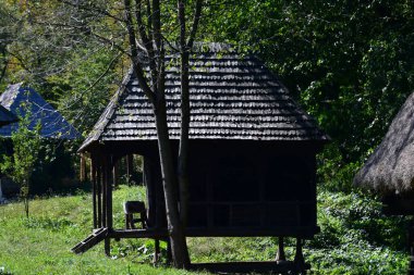 Sibiuortaçağ su değirmenindeki ortaçağ su değirmeni taş ya da ahşap direklerle desteklenen bir değirmendir. Değirmen taşlarını güden bir tekerleği vardır ve su kaynağı da bir kanalda üretilir.