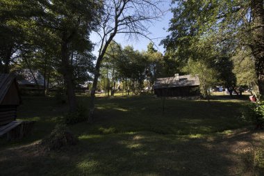 Sibiuortaçağ su değirmenindeki ortaçağ su değirmeni taş ya da ahşap direklerle desteklenen bir değirmendir. Değirmen taşlarını güden bir tekerleği vardır ve su kaynağı da bir kanalda üretilir.