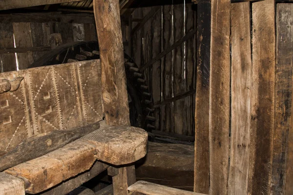 Sibiuortaçağ su değirmenindeki ortaçağ su değirmeni taş ya da ahşap direklerle desteklenen bir değirmendir. Değirmen taşlarını güden bir tekerleği vardır ve su kaynağı da bir kanalda üretilir.