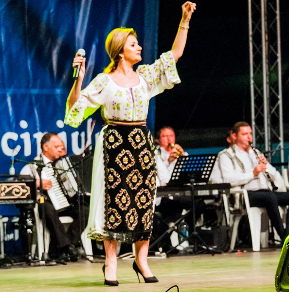 Artist Dressed Folk Costume Women Banat Romaniafolk Costume Composed Traditional — Foto Stock