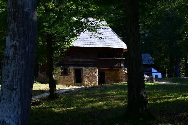 Dom Tradycyjnym Rumuńskim Stylu Charakteryzuje Się Prostotą Skromnością Użytecznością Naturalnymi — Zdjęcie stockowe