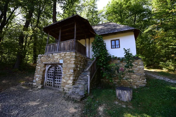 Casa Estilo Rumano Tradicional Caracteriza Por Simplicidad Modestia Utilidad Materiales — Foto de Stock