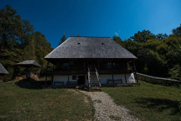 Ház Hagyományos Román Stílusban Jellemzi Egyszerűség Szerénység Hasznosság Természetes Anyagok — Stock Fotó