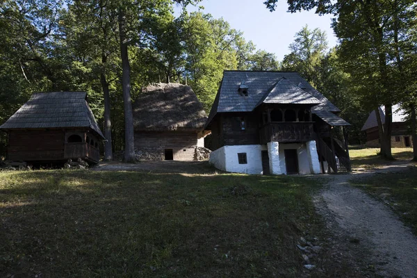 Dom Tradycyjnym Rumuńskim Stylu Charakteryzuje Się Prostotą Skromnością Użytecznością Naturalnymi — Zdjęcie stockowe