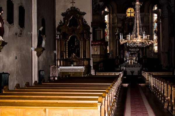 All Interno Della Chiesa Cattolica Una Chiesa Rettangolare Con Tribuno — Foto Stock