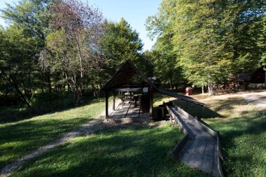 Ortaçağ kereste fabrikası ya da değirmeni kereste kesiminin yapıldığı bir tesistir. Ortaçağ bıçkıhaneleri iki kişilik el testeresi ya da su değirmeni kullanır..