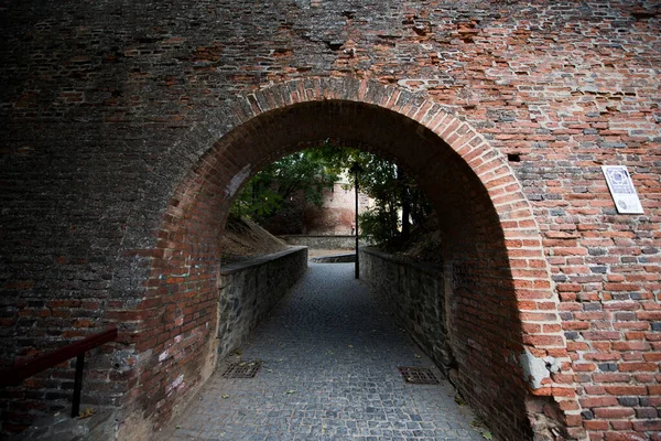 西比乌要塞的中世纪防御工事是用石头和砖造的 呈圆形 以八角形的棱柱为界 以枪托围起来 — 图库照片
