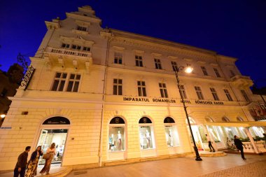 Sibiu 'nun tarihi merkezi şehrin merkezidir, üç pazarın etrafında yoğunlaşmıştır. Tarihi merkezde mimarsız evler inşa edilmiştir ve zanaatkarlar loncası bunları olasılıklara göre inşa etmiştir.