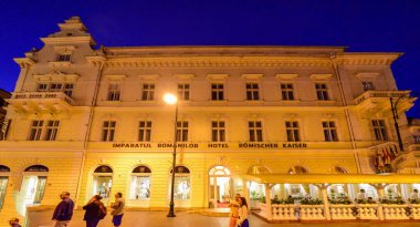 Sibiu 'nun tarihi merkezi şehrin merkezidir, üç pazarın etrafında yoğunlaşmıştır. Tarihi merkezde mimarsız evler inşa edilmiştir ve zanaatkarlar loncası bunları olasılıklara göre inşa etmiştir.