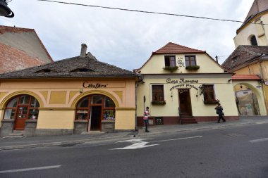 Sibiu 'nun tarihi merkezi şehrin merkezidir, üç pazarın etrafında yoğunlaşmıştır. Tarihi merkezde mimarsız evler inşa edilmiştir ve zanaatkarlar loncası bunları olasılıklara göre inşa etmiştir.