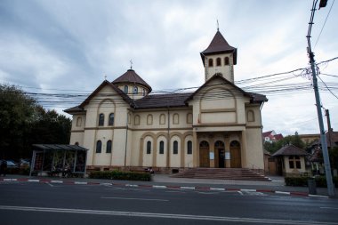 Sibiu 'nun tarihi merkezi şehrin merkezidir, üç pazarın etrafında yoğunlaşmıştır. Tarihi merkezde mimarsız evler inşa edilmiştir ve zanaatkarlar loncası bunları olasılıklara göre inşa etmiştir.