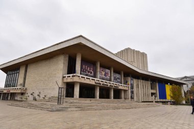 Craiova 'nın tarihi merkezi 15. yüzyıldan 19. yüzyıla kadar uzanan tarihi yapıları içerir. Tüm bu eski binalar, 20. yüzyılda inşa edilen diğer binaların modern tarzıyla birleşir.