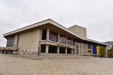 Craiova 'nın tarihi merkezi 15. yüzyıldan 19. yüzyıla kadar uzanan tarihi yapıları içerir. Tüm bu eski binalar, 20. yüzyılda inşa edilen diğer binaların modern tarzıyla birleşir.