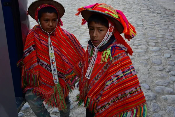 Mexican Tourists Dressed Ponchos Sombreros Pieces Clothing Party Evokes Spirit — Foto de Stock