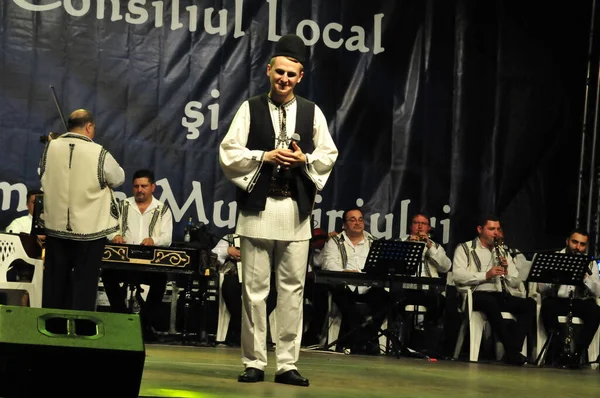 Los Pastores Novaci Rumania Día Fiesta Visten Con Trajes Pastorales — Foto de Stock