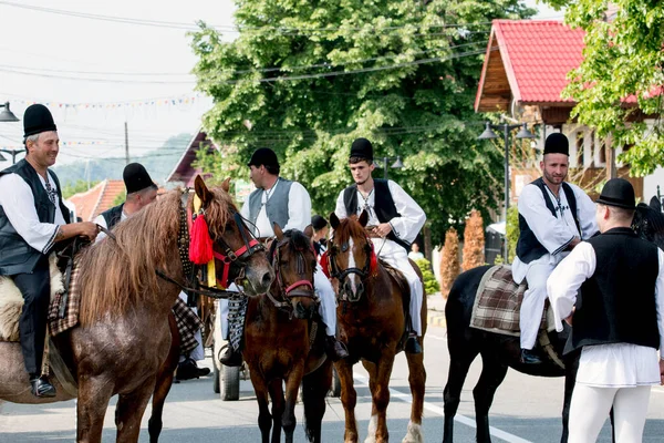 Shepherds Novaci Romania Day Holiday Dressed National Pastoral Costumes Linen — Stock Photo, Image