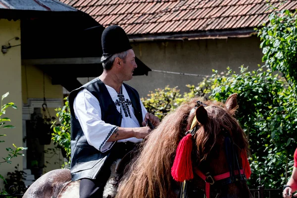 Les Bergers Novaci Roumanie Jour Fête Sont Vêtus Costumes Pastoraux — Photo