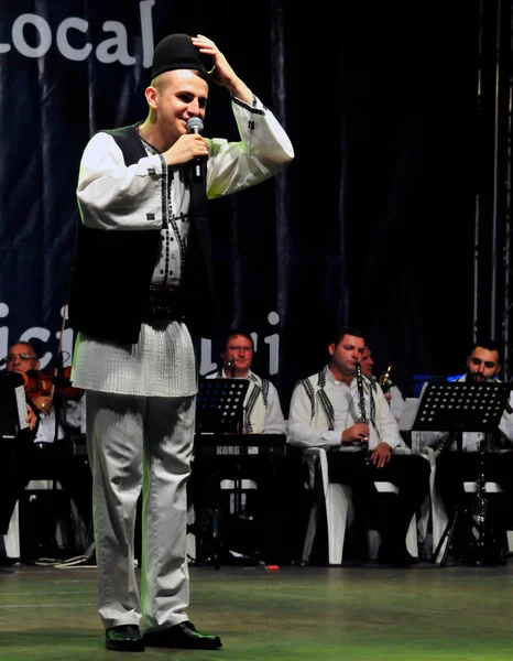 Pastores Novaci Roménia Dia Feriado Estão Vestidos Com Trajes Pastorais — Fotografia de Stock