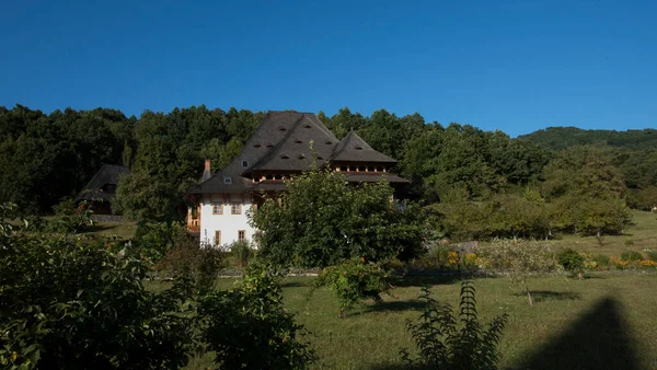 Monasterio Ortodoxo Brsana Complejo Monástico Que Alberga Espacio Natural Dominado —  Fotos de Stock