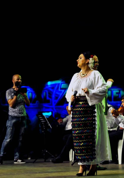 Targu Jiu Romania May 2018Artists Folk Costume Gorjthe Parts Suit — Stock Photo, Image