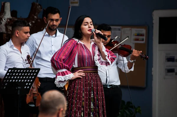 Targu Jiu Romania May 2018Artists Folk Costume Gorjthe Parts Suit — Stock Photo, Image