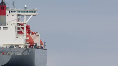 LNG TANKER- Büyük, modern bir geminin portresi