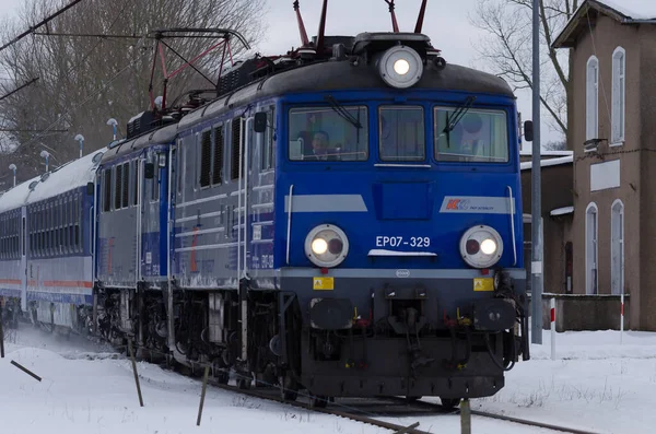 Milogoszcz West Pomeranian Polsko 2021 Lokomotiva Osobního Vlaku Zimní Trase — Stock fotografie