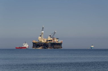 PIPE LAYER Platformu - Bir gaz boru hattı inşaatında denizde çalışıyor 