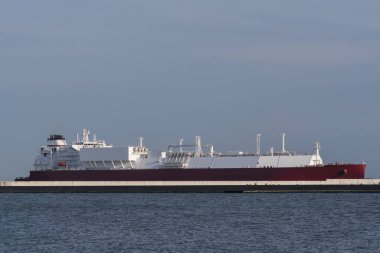 LNG TANKER - Gaz tedarikli gemi limana gidiyor