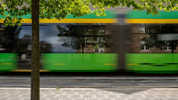 Transport Public Arbre Tramway Traversent Les Rues Ville — Photo