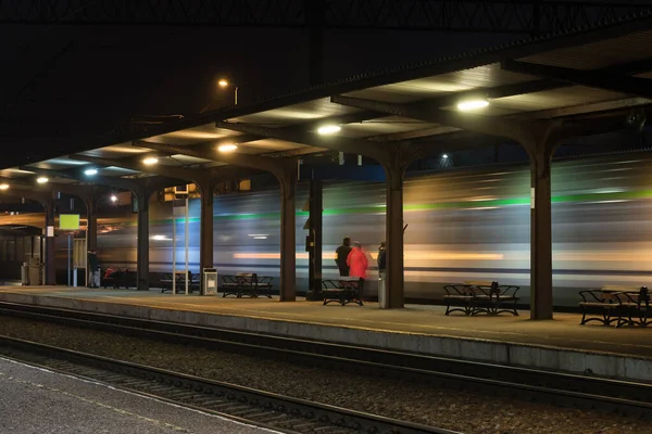 Railway Abfahrt Des Personenzuges Vom Bahnsteig Bahnhof — Stockfoto