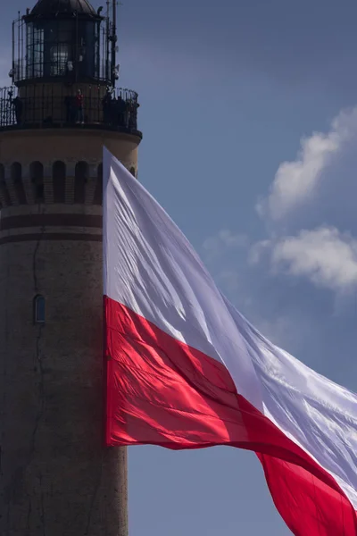 Флаг Польши Флаг Польши Маяке Swinoujscie — стоковое фото
