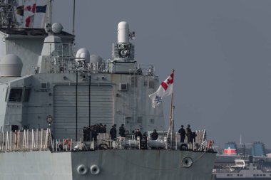 Balistik Deniz - POLAND - 2022: fırkateynin kıç tarafında Kanada bayrağı