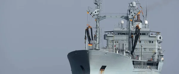 Wargeip Alman Donanmasının Bir Ikmal Gemisi Denizde Yelken Açıyor — Stok fotoğraf