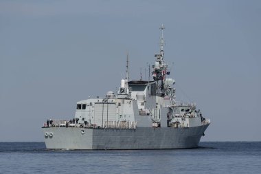 Balistik Deniz - POLAND - 2022 Kanada Donanması 'na ait bir firkateyn denizde yelken açıyor.