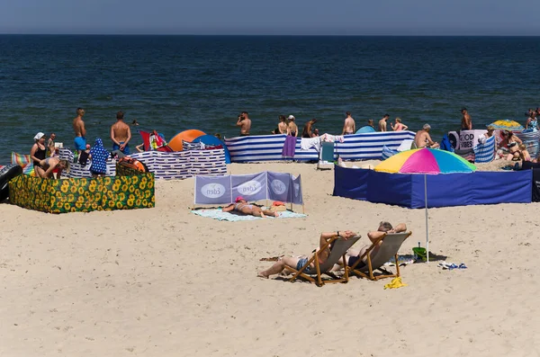 Sarbinowo West Pomeranian Poland 2021 Holidaymakers Relacreation Sunny Sea Beach — Stock Photo, Image
