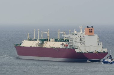 LNG TANKER - Gemi bir gemi seyahatinde denize açılır