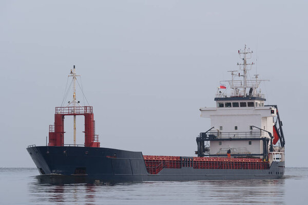 MARITIME TRANSPORT - Корабль с грузом плывет по морю