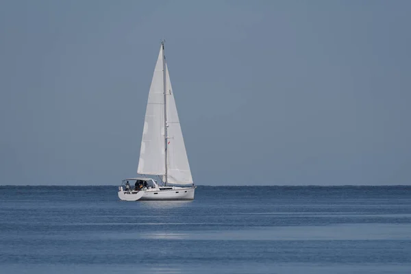 Yachting Marinheiros Estão Navegando Mar — Fotografia de Stock