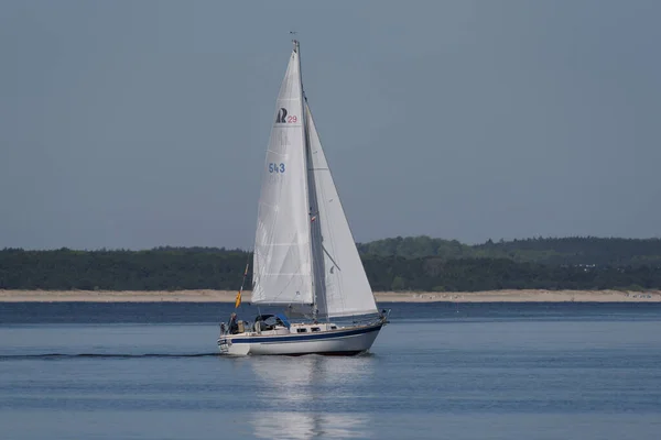 Swinoujscie West Pomeranian Poland 2022 Seglare Fritidsbåt Går Till Havet — Stockfoto