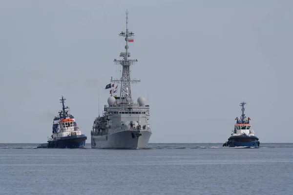 Baltic Sea Poland 2022 一艘现代法国海军护卫舰在海上航行 — 图库照片