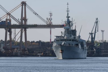 SWINOUJSCIE, WEST POMERANIAN - PLAND - 2022: A Canadian Navy frigate flows  from the port to  sea