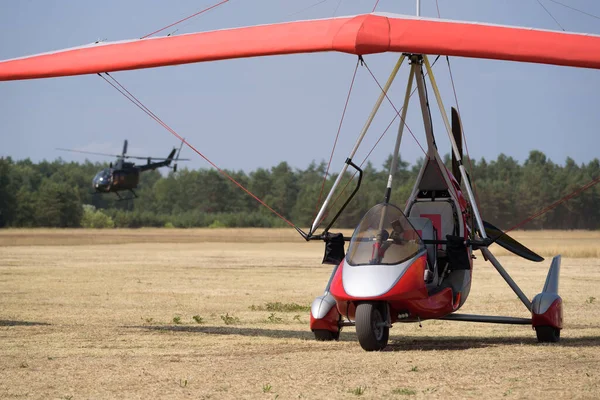 Recreational Disposable Aviation Powered Hang Glider Helicopter Field Airport — Zdjęcie stockowe