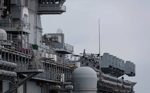 Gdynia Poland 2022 美国两栖攻击舰的甲板航空和上层建筑 — 图库照片