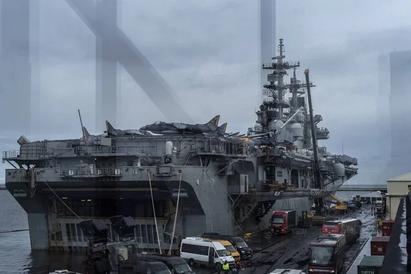 Gdynia 2022年 美国在港口码头的两栖攻击舰正在准备执行任务 — 图库照片