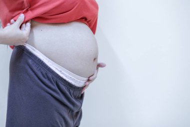 Fen laboratuarında insan parçaları üzerine çalışma..