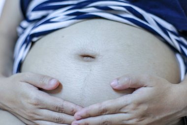 Fen laboratuarında insan parçaları üzerine çalışma..